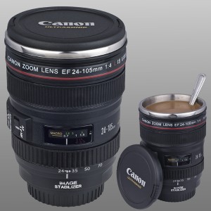 Tasse sous l'apparence d'un objectif d'appareil photo Canon