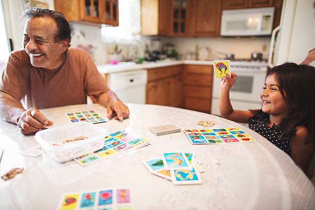 Partie de jeu de société en famille