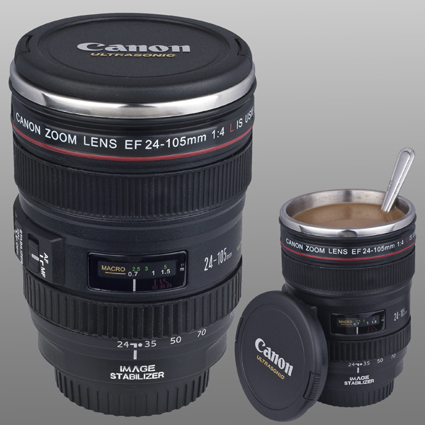 Une tasse à café objectif appareil photo Canon